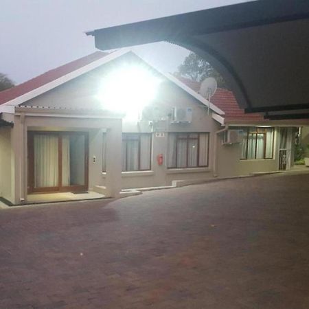 Bonim Guesthouse - Aka Magisha Guesthouse ネルスプロイト エクステリア 写真