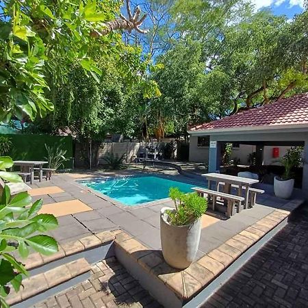 Bonim Guesthouse - Aka Magisha Guesthouse ネルスプロイト エクステリア 写真